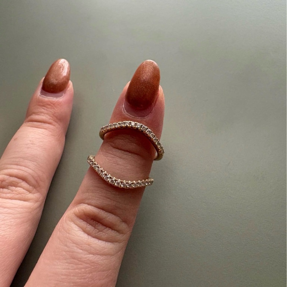 montelongo’s petite ring guard